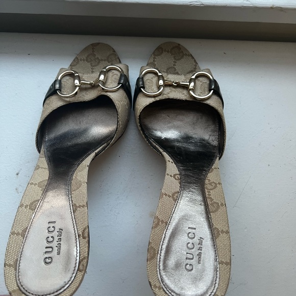 Gucci buckle monogram mules - Picture 4 of 8